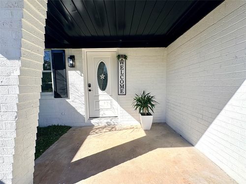 413 La Bradford Dr, Bay City, TX, 77414-7903 | Card Image