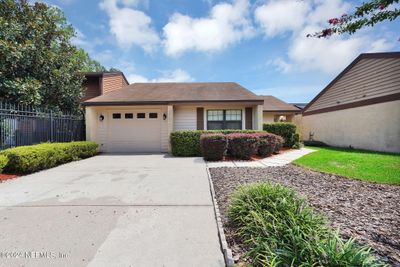 11013 Citron Court, Townhouse with 2 bedrooms, 2 bathrooms and null parking in Jacksonville FL | Image 2