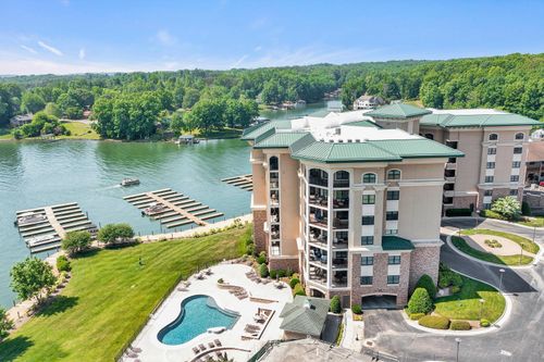 401-100 Bridgewater Pointe Pl, Moneta, VA, 24121-6456 | Card Image