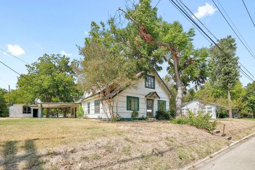 905 Kimbro St, Taylor, TX, 76574-2515 | Card Image