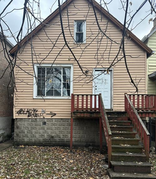 8118 S Muskegon Ave, Chicago, IL, 60617-1532 | Card Image