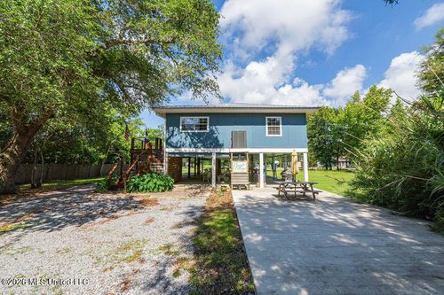 811 View Street, Waveland, MS, 39576 | Card Image