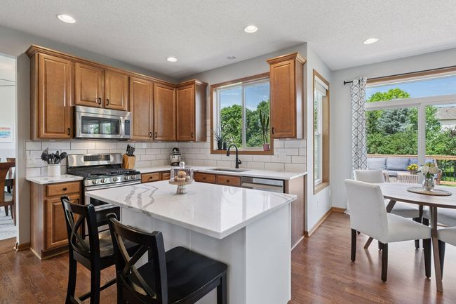 2034 Schoolmaster Dr, House other with 3 bedrooms, 3 bathrooms and null parking in Chaska MN | Image 5