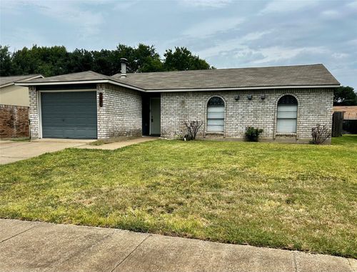 7445 Sandhurst Ln S, North Richland Hills, TX, 76182-4528 | Card Image