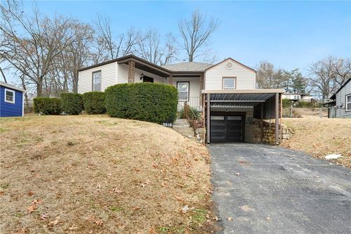 2218 Forest Ln, Kansas City, KS, 66106-4424 | Card Image