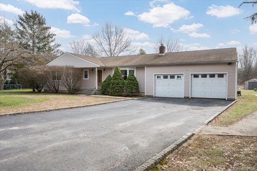 270 Old Commack Road, Smithtown, NY, 11754 | Card Image