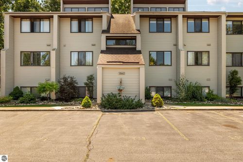 13662 S Thorn Creek Dr, Traverse City, MI, 49684-5433 | Card Image