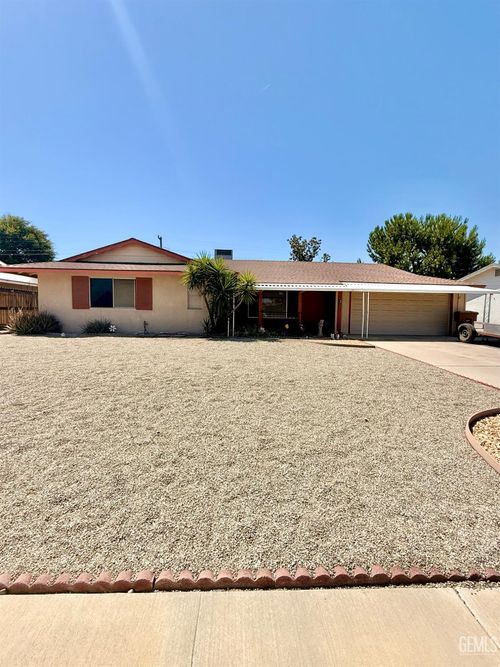 501 Oak Fair Way, Bakersfield, CA, 93309-2879 | Card Image
