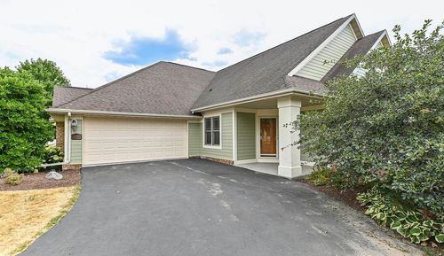 3363 W Villa Drive, Franklin, WI, 53132 | Card Image