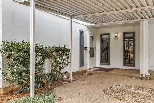 412 Hollyhill Ln, Denton, TX, 76205-7877 | Card Image