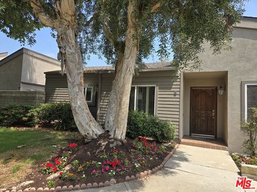 8 Village Pkwy, Santa Monica, CA, 90405-2852 | Card Image