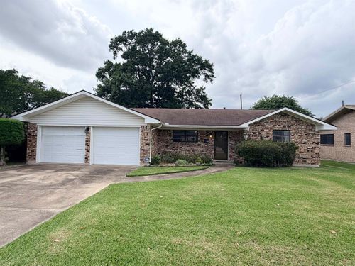 3152 Sandalwood Dr, Port Neches, TX, 77651-6020 | Card Image
