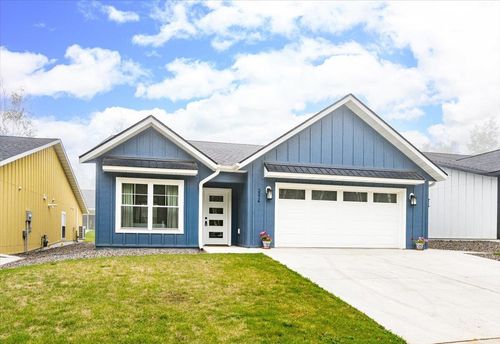 2214 Cottage Hill Cir, Duluth, MN, 55811-2897 | Card Image