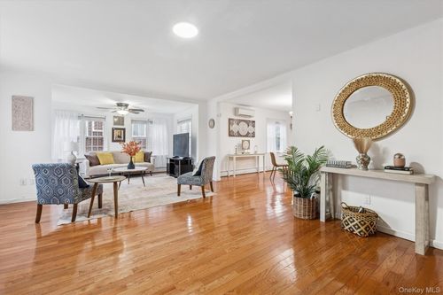 2934 161st St, Flushing, NY, 11358-1319 | Card Image