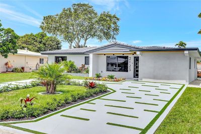 2125 Ne 17th Ave, House other with 3 bedrooms, 3 bathrooms and null parking in Wilton Manors FL | Image 1