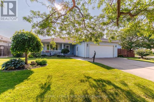 15 Foxhill Cres, St Catharines, ON, L2S3T9 | Card Image