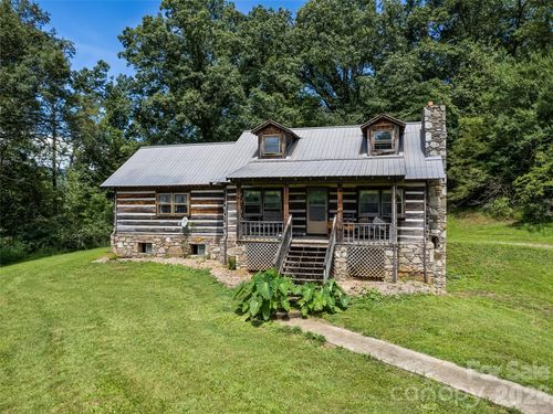 831 Qualla Rd, Waynesville, NC, 28785-9865 | Card Image