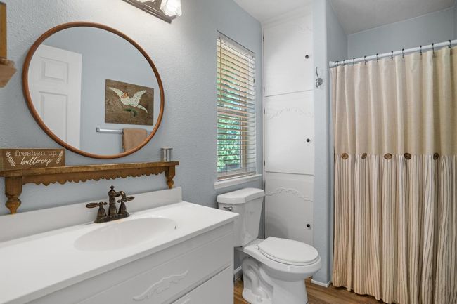 Downstairs Bathroom | Image 10