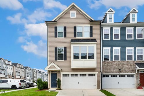 810 Richmont Grove Ln, Apex, NC, 27523-6418 | Card Image