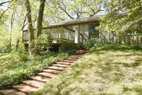 10111 Herbert St, Port Franks, ON, N0M2L0 | Card Image