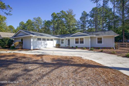 40 Tamarisk Ln, Pinehurst, NC, 28374-8300 | Card Image