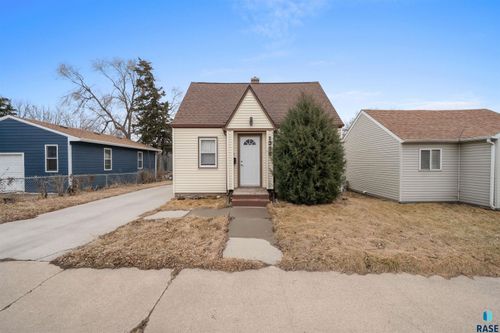 1305 E 12th St Street, Sioux Falls, SD, 57103 | Card Image