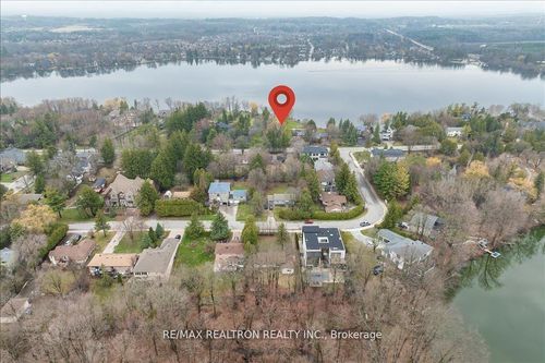 97 Park Cres, Richmond Hill, ON, L4E3J5 | Card Image