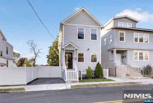 129 Alexander St, Newark, NJ, 07106-1931 | Card Image