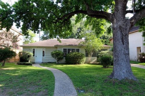 4504 Maple St, Bellaire, TX, 77401-5811 | Card Image