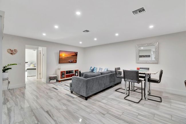 25-B - 8051 Ambach Way, Home with 2 bedrooms, 2 bathrooms and null parking in Hypoluxo FL | Image 9