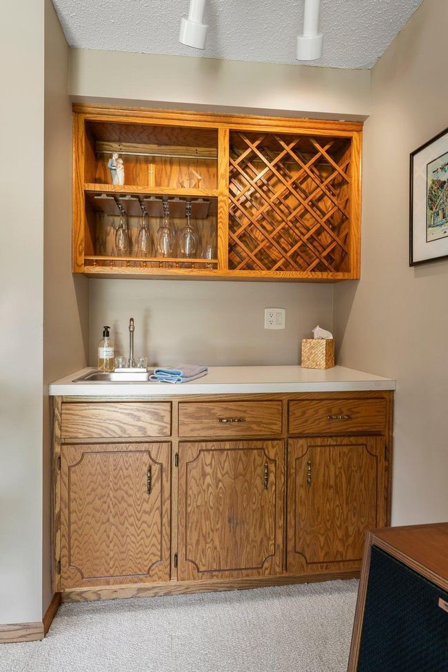 Lower level wet bar | Image 35