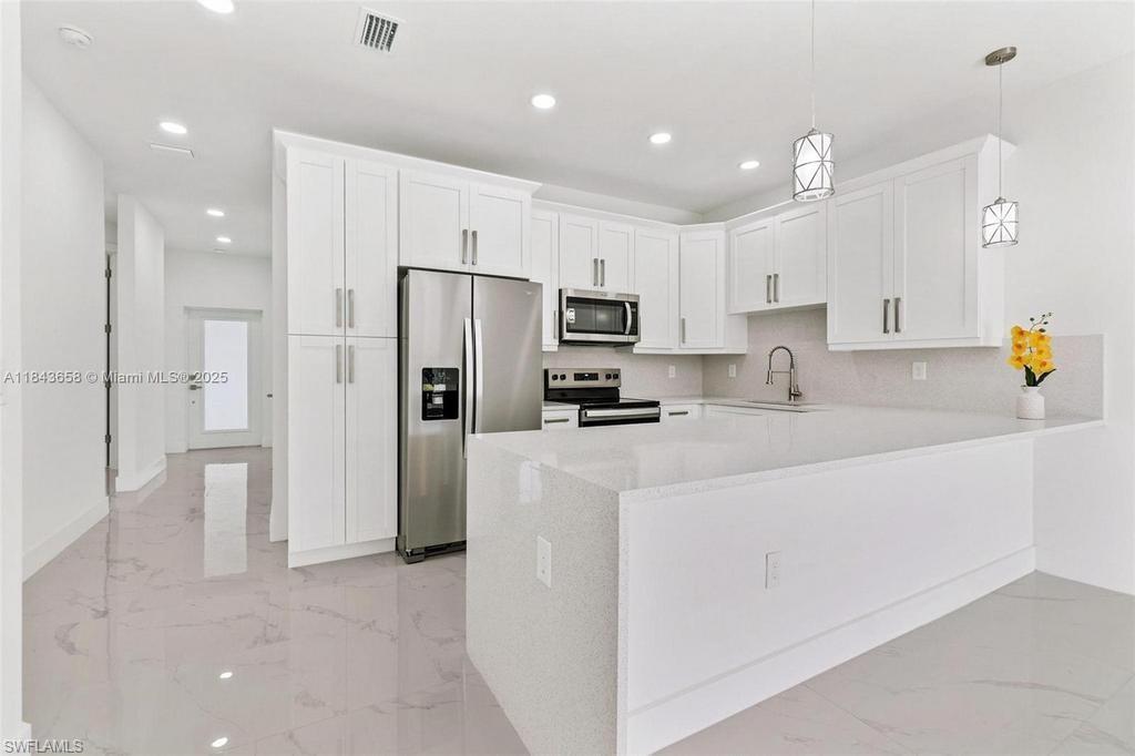 Residential Lease in LEHIGH ACRES 4