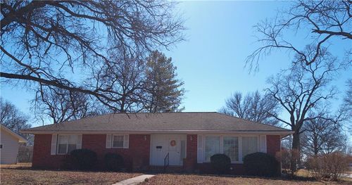 1 Holly Ln, Paola, KS, 66071-1842 | Card Image