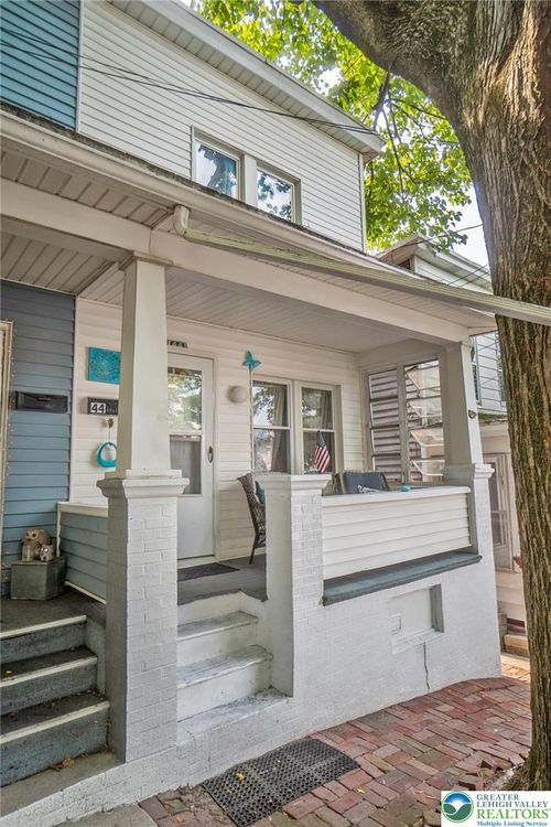 44 Jones St, Lansford, PA, 18232-2216 | Card Image