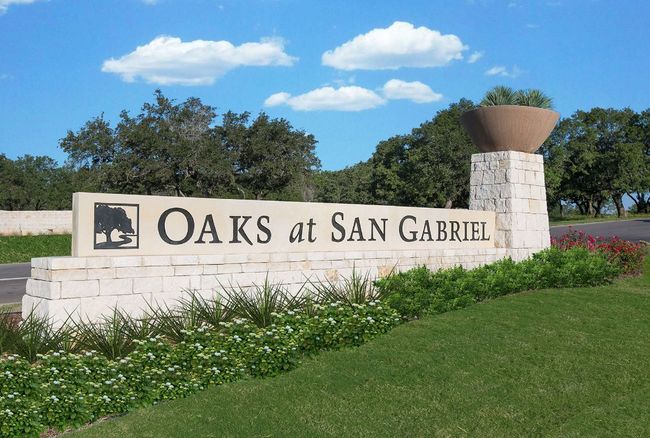 Community sign with a yard | Image 9
