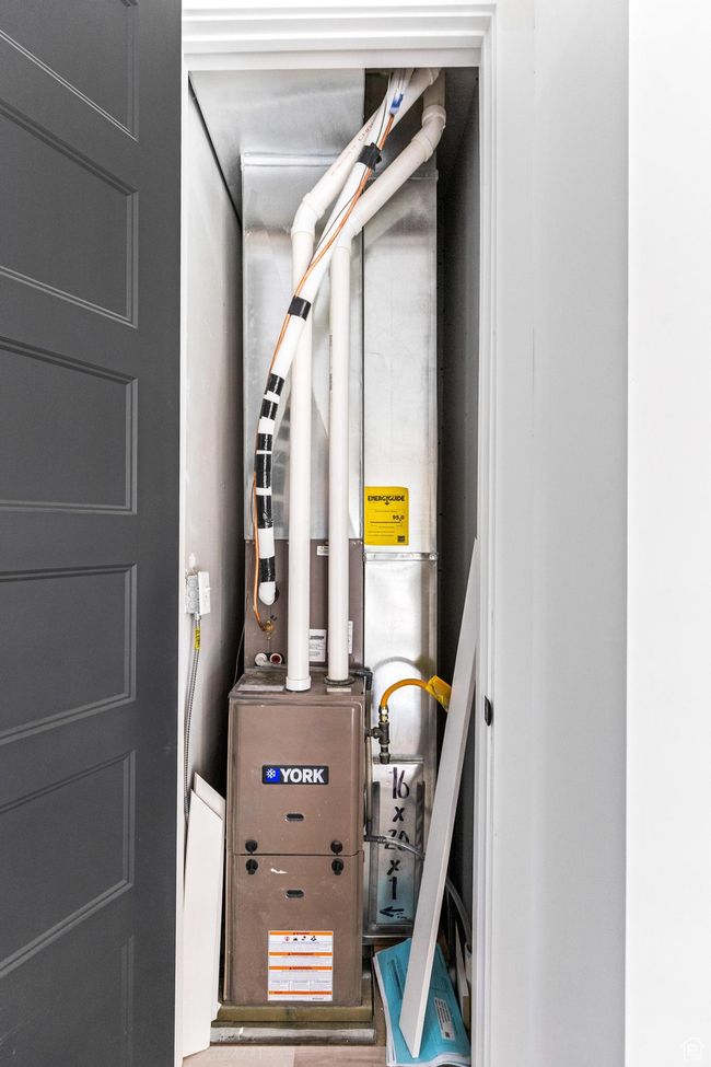 Utilities featuring heating unit | Image 65