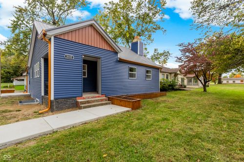 2035 10th St, Columbus, IN, 47201-6067 | Card Image