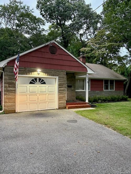 275 4th Street, Smithtown, NY, 11780 | Card Image