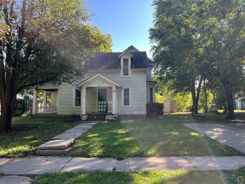 801 W 7th Ave, Emporia, KS, 66801-2611 | Card Image