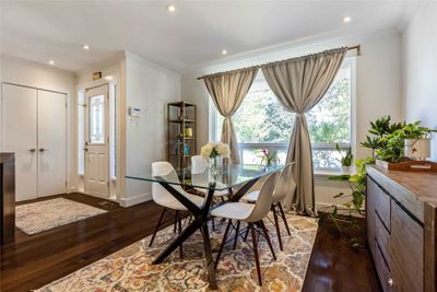 2464 Padstow Cres, Home with 3 bedrooms, 2 bathrooms and 3 parking in Mississauga ON | Image 3