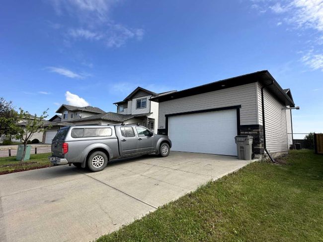 12721 105 Street, House detached with 2 bedrooms, 2 bathrooms and 4 parking in Grande Prairie AB | Image 2