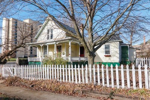 109 W Mulberry St, Bloomington, IL, 61701-2982 | Card Image