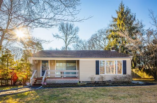 2 Fenwick St, Mastic, NY, 11950-2600 | Card Image