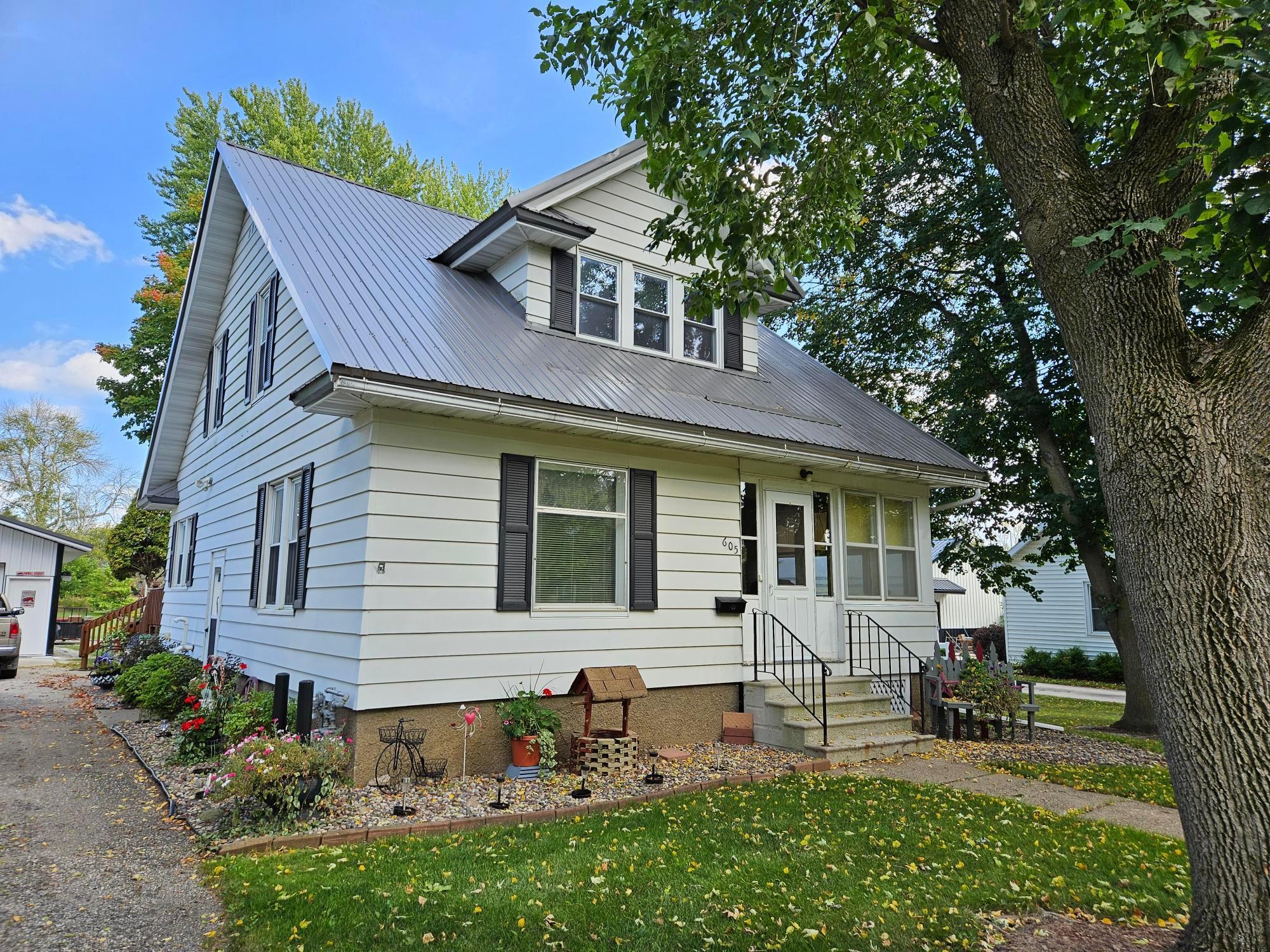 Warren Ave, Spring Valley, MN 55975