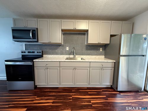 4-76 Summer St, New London, CT, 06320-3513 | Card Image