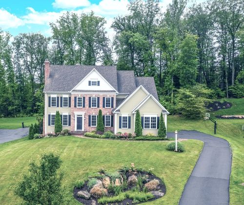 35 Bridgehampton Xing, Unionville, CT, 06085-1186 | Card Image