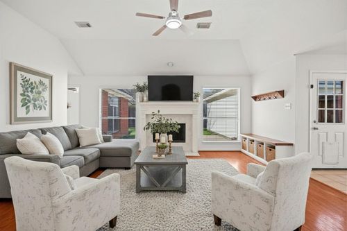 6314 Castle Lane Dr, Houston, TX, 77066-3918 | Card Image
