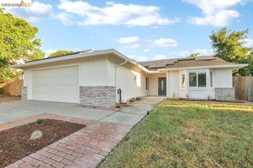 1060 Woodglen Dr, Oakley, CA, 94561-2507 | Card Image