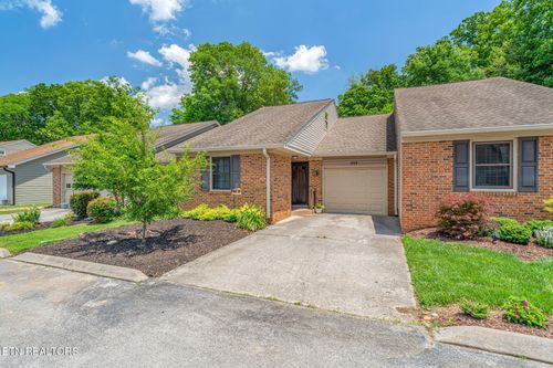 453 Amanda Cir, Knoxville, TN, 37922-2066 | Card Image