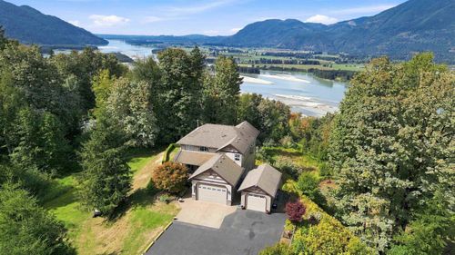 43251 Salmonberry Dr, Chilliwack, BC, V2R4A4 | Card Image